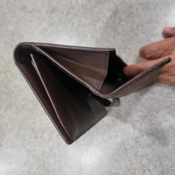 Gucci Brown Monogram Wallet - Picture 9 of 11